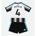 Newcastle United Sven Botman #4 Barnkläder Hemma matchtröja till baby 2026-27 Kortärmad (+ Korta byxor) Billigt Newcastle United Sven Botman #4 Barnkläder Hemma matchtröja till baby 2026-27 Kortärmad (+ Korta byxor) Billigt